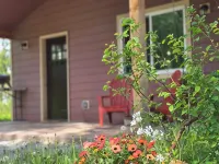 Themed Bear's Den Cabin__nestled in the pines minutes outside of Glacier Park. 科勒姆住宿飯店