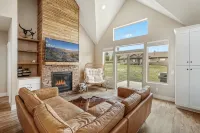 Rustic Home - Central AC, Game room, 4BR, Sleeps10 - 4-Star
