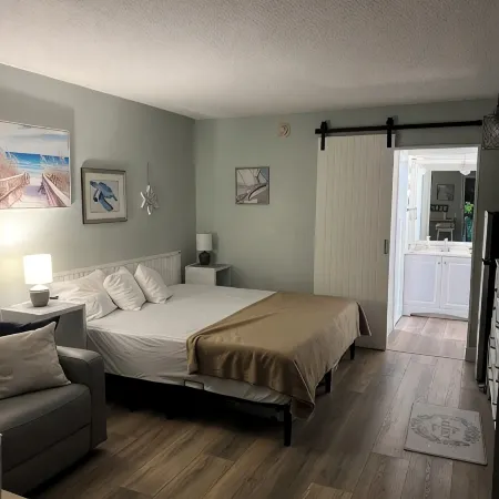 Cozy condotel with King Bed, WiFi, great pool, fitness room and much more! Отели в г. Уитфилд