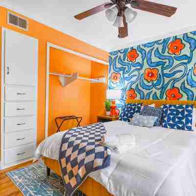 Pickleball & Heated Pool & Game Room & Mini Golf Rooms