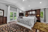 Luxurious Private Estate with Hot Tub. Game Room, Grand Piano- Near Ski Resort - Wi-Fi