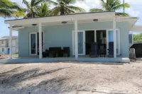 2 bedroom 2 bathroom beach house, beach right at your door steps, - 4つ星
