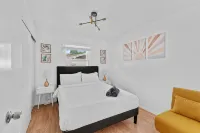 Group Getaway Retreat: Hot tub, Game Room, Cinema & Firepit - Bungalows