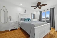 Charming 2-bedroom Lake House Directly on Cross Lake - 4-Star