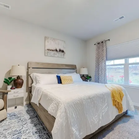New Spacious 4-bedroom house in charming Ankeny with WiFi, AC-Prime Location