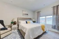 New Spacious 4-bedroom house in charming Ankeny with WiFi, AC-Prime Location