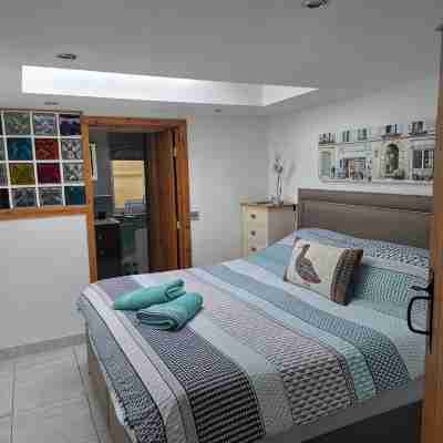 Coppice, Entire 1 bedroom annex, pet friendly. EV Charger. Rooms