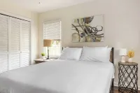 The Abode at Roswell. A Charming 4-bedroom with handicap accessible features. - Wifi