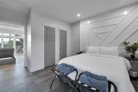 Luxurious Lakehouse Living - 4-Star