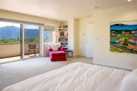 Stunning Home with Flatirons Views, 10-Min to Downtown & CU Campus!