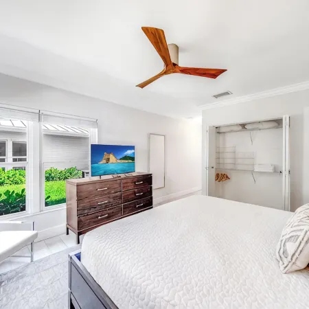 Heated Pool+Hot Tub! Private Beach Access!