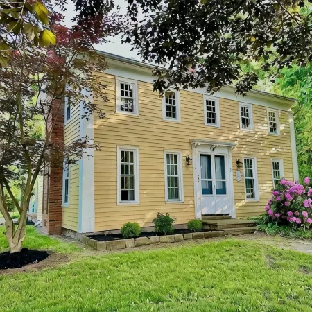 Charming renovated historical farmhouse in the heart of wine country!