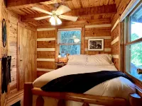 Fishing Pond, Wifi, Corn Hole, Easy Roads, Hot Tub, Fire Pit, Dog Friendly!