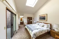 Wine Country Redwood Estate in the Heart of Wine Country - 4-Star
