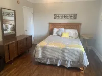 Large Private Room & Bathroom - Bathtub