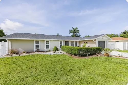 Close to the Beach and 5th Ave! Fun Naples Peaceful Getaway 4U! - 3-Star
