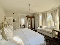 Woodbourne Inn - Homestays