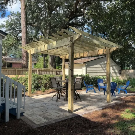 Fire-Pit, Patio & Pergola, Near Shops, Restaurants, King Bed, Pet-Friendly Yard