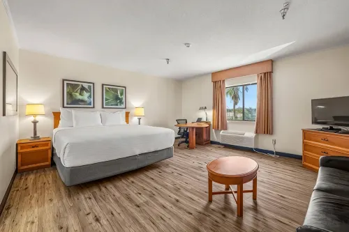 La Quinta Inn & Suites by Wyndham Tampa Brandon West - Private Pools