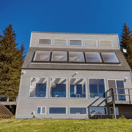 Spacious  MILLION DOLLAR VIEW home w/ fitness room, hot tub in charming Homer