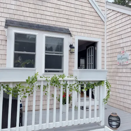 Tranquil Cape getaway 4BD 2BA with AC, Family and Pet Friendly!