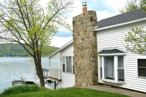 Romantic Cabin on-The-Water-w/Breathtaking Views-Bch Fire Pit! - 2 Wks Aval: Aug - balcony