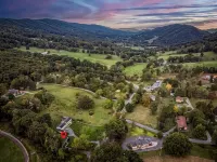 Charming 3-bedroom cottage with WiFi and AC in Hot Springs - Homestays