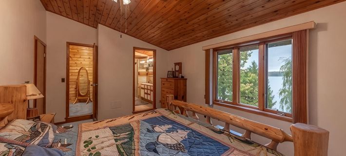 Gorgeous Chippewa Forest and Little Sand Lake @ backyard of this beautiful Cabin Hotels in Cass County