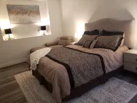Newly renovated private basement appartment. 2 bedrooms, 2 bathroom w/jetted tub - 무료 와이파이