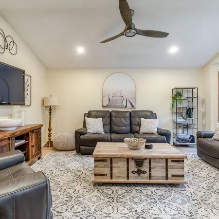 Cheerful, Comfortable and Convenient 3 Bedroom Home