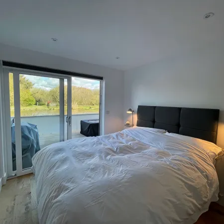 2 Bedroom Canalside Apartment in Bude, Walking Distance to Sandy Beach and Town