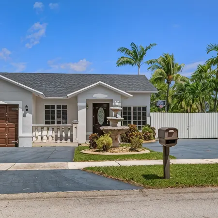 SW Miami Oasis with Playroom & Basketball Hoop