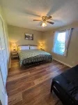 Beautiful Lakefront Retreat w/ Private Dock! Minutes from public boat ramp - 3 tähden