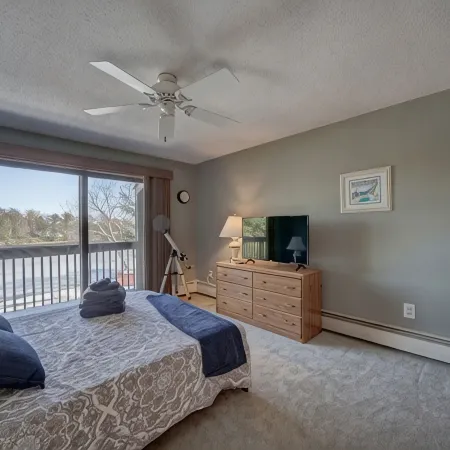 Private Lakefront on Fairview Lake - Sleeps 6-8