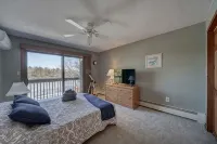 Private Lakefront on Fairview Lake - Sleeps 6-8 - Balcony