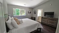 4 Bedroom Vacation Rental in the Redwood Forest! - 샬레 호텔