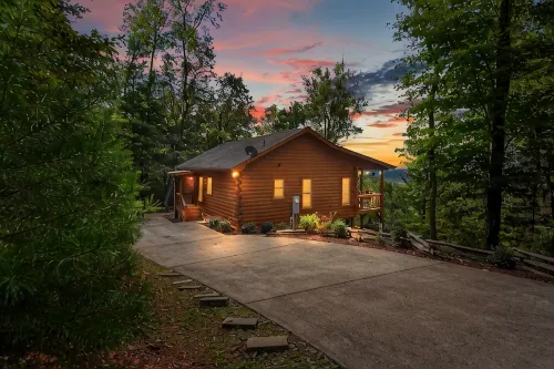 Mountain Views & just mins to City! Wood burning Fireplace, Hot tub, Fire pit - Alphydda