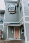 Bay Breeze across from Waterfront - 3-Star