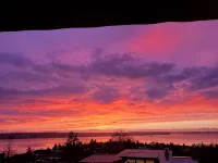 Serene Sunsets - Warm and Cozy Basement Suite - Scenic
