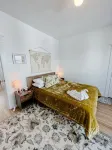 Ivy Jungalow | Bright, Clean, & near Downtown - 3-Star