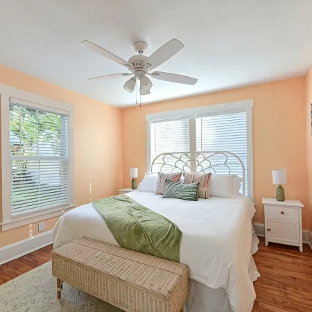 Remodeled home in Historic neighborhood. 20 min.~ AMI/ 5 min ~downtown Bradenton