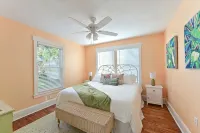 Remodeled home in Historic neighborhood. 20 min.~ AMI/ 5 min ~downtown Bradenton - 방갈로