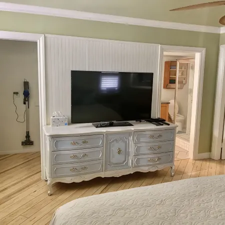Beautiful Ocean View Condo with Communal Pool & Hot Tub