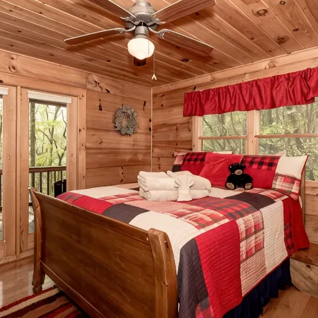 Red Apple Cabin 🍎3 Bedrooms, 3 Baths, Amazing views Mountaintop 15 MIN DOWNTOWN
