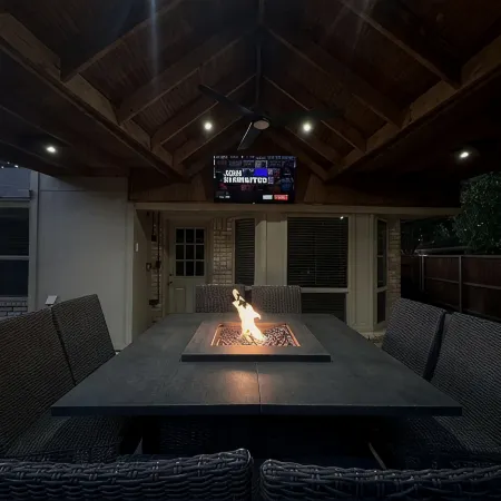 Central, Familial, w/ GAME Room, FIRE Pit, KING Bed ★ 4.6 mi from DFW Airport+
