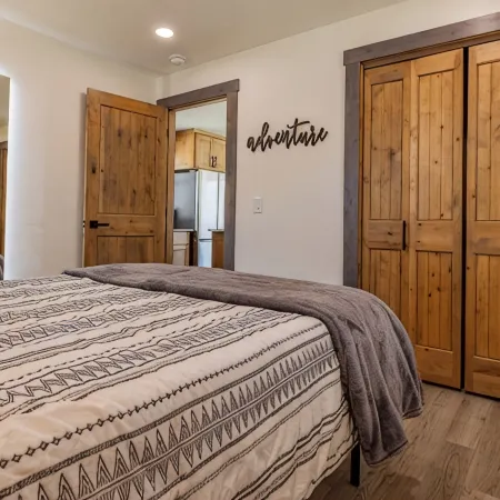 Beautiful NEW 1-bed, 1-bath right in downtown Cody! Sleeps up to 4.