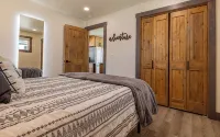 Beautiful NEW 1-bed, 1-bath right in downtown Cody! Sleeps up to 4. - 4-Star