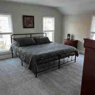 Renovated Covington Home Near Devou w/ King Bed, 5 minutes to Downtown Cincy! Rooms