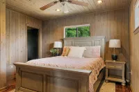 Cheerful 1-Bedroom 2-Bath Lake House Experience!!! - 3-Star