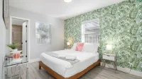 Super Modern ~3 miles to Beach~ Large Yard/Patio & BBQ - 3-Star